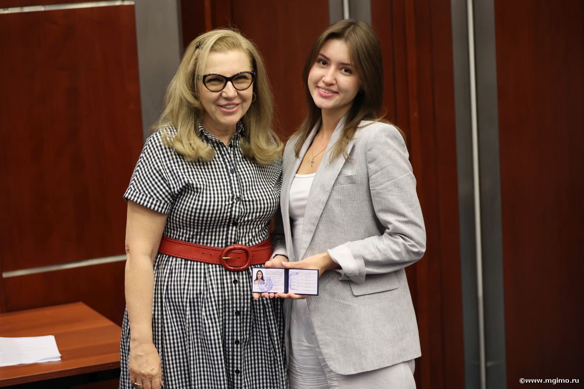 Магистранты Школы бизнеса МГИМО получили студенческие билеты