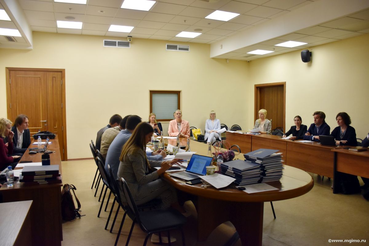 Выпускники программ «Международные отношения» и «Международные деловые коммуникации и протокол» защитили свои дипломные проекты