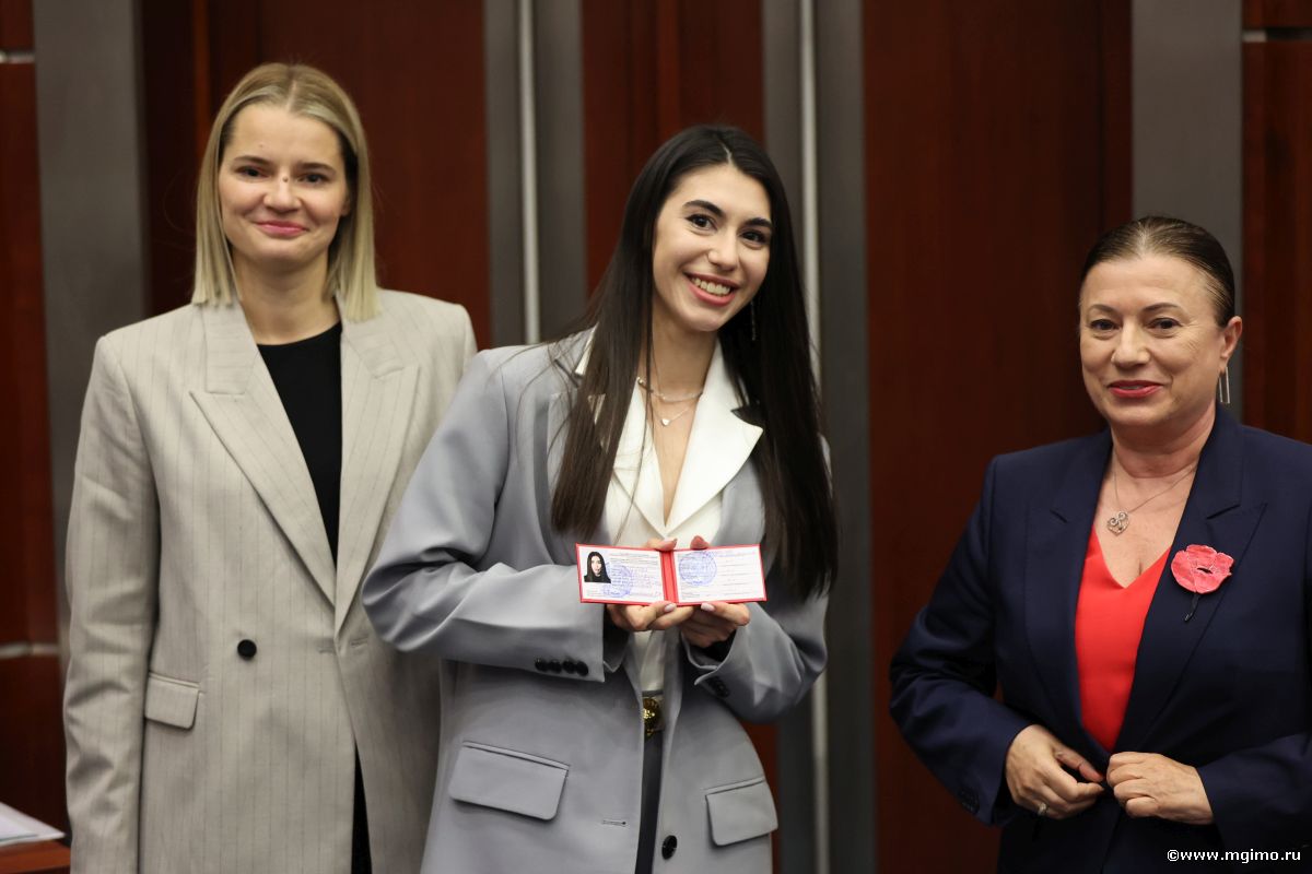 Магистранты Школы бизнеса МГИМО получили студенческие билеты