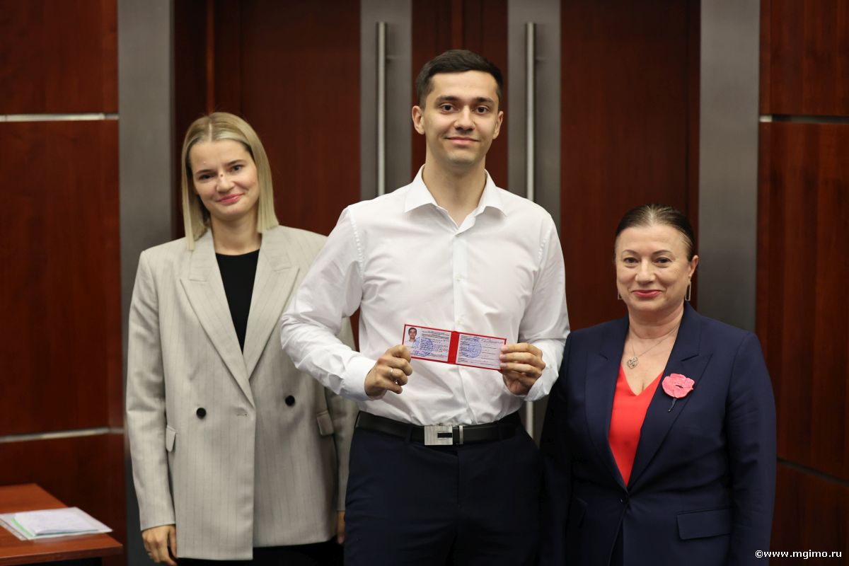 Магистранты Школы бизнеса МГИМО получили студенческие билеты