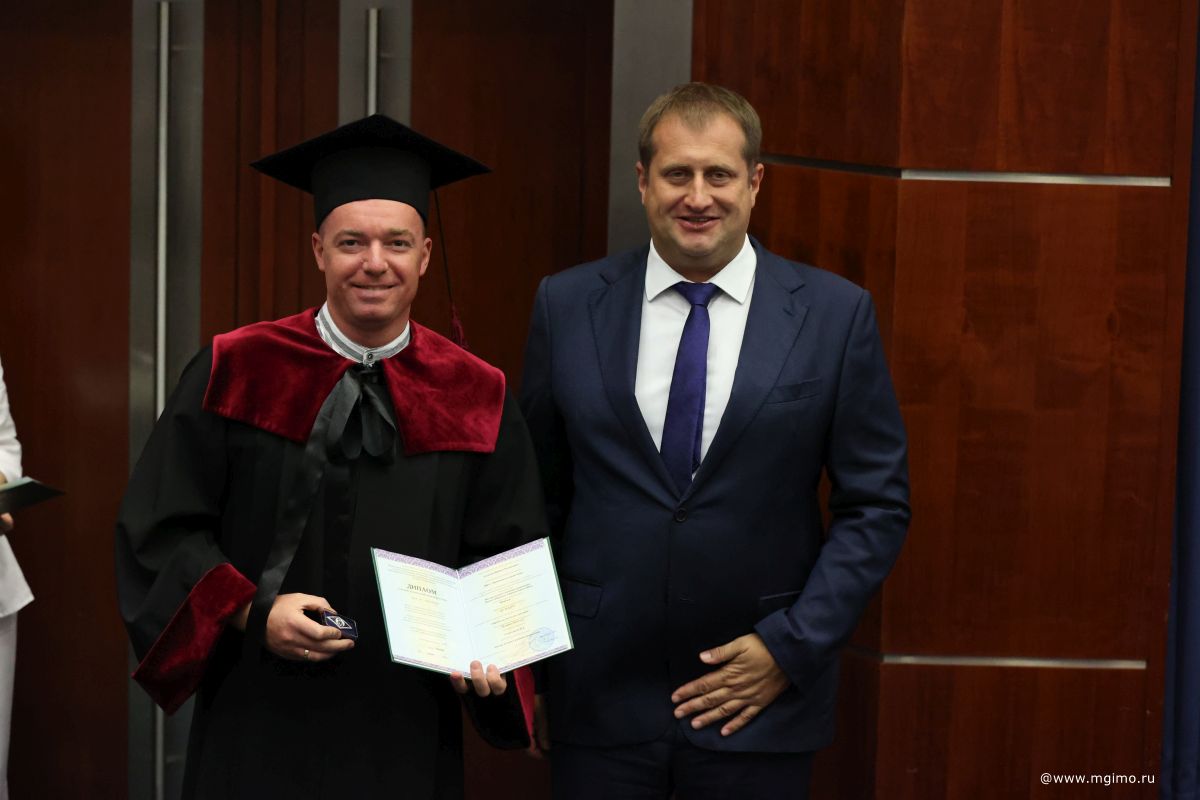 Выпускники Школы бизнеса получили дипломы