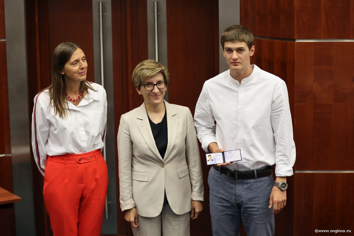 Магистранты Школы бизнеса МГИМО получили студенческие билеты