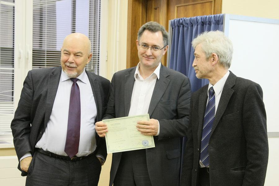 Выпускники программы «Вопросы международной безопасности» получили удостоверения