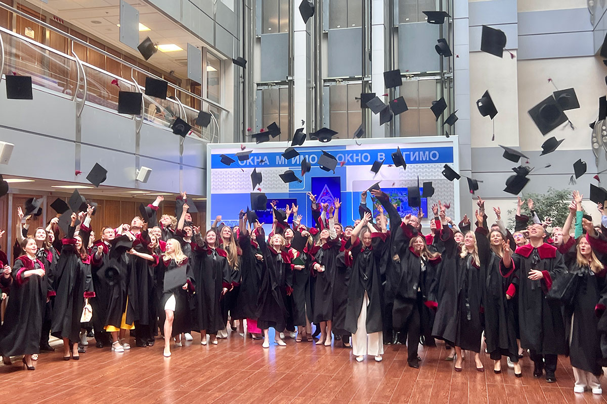 Выпускники Школы бизнеса получили дипломы