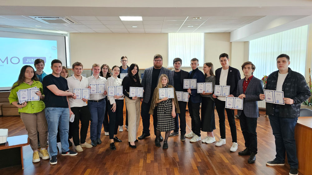 Выпускникам МГИМО Джуниор вручили сертификаты