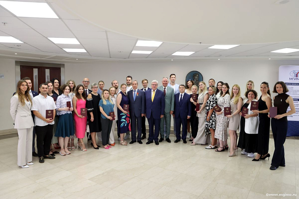 Руководители российских спортивных федераций получили дипломы