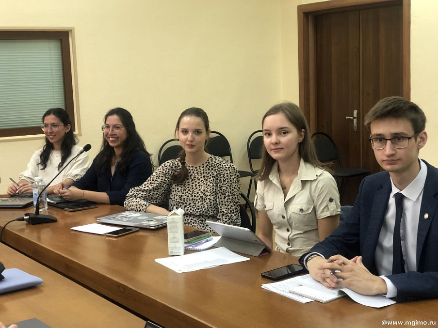 Студенты МГИМО прошли переподготовку по устному переводу