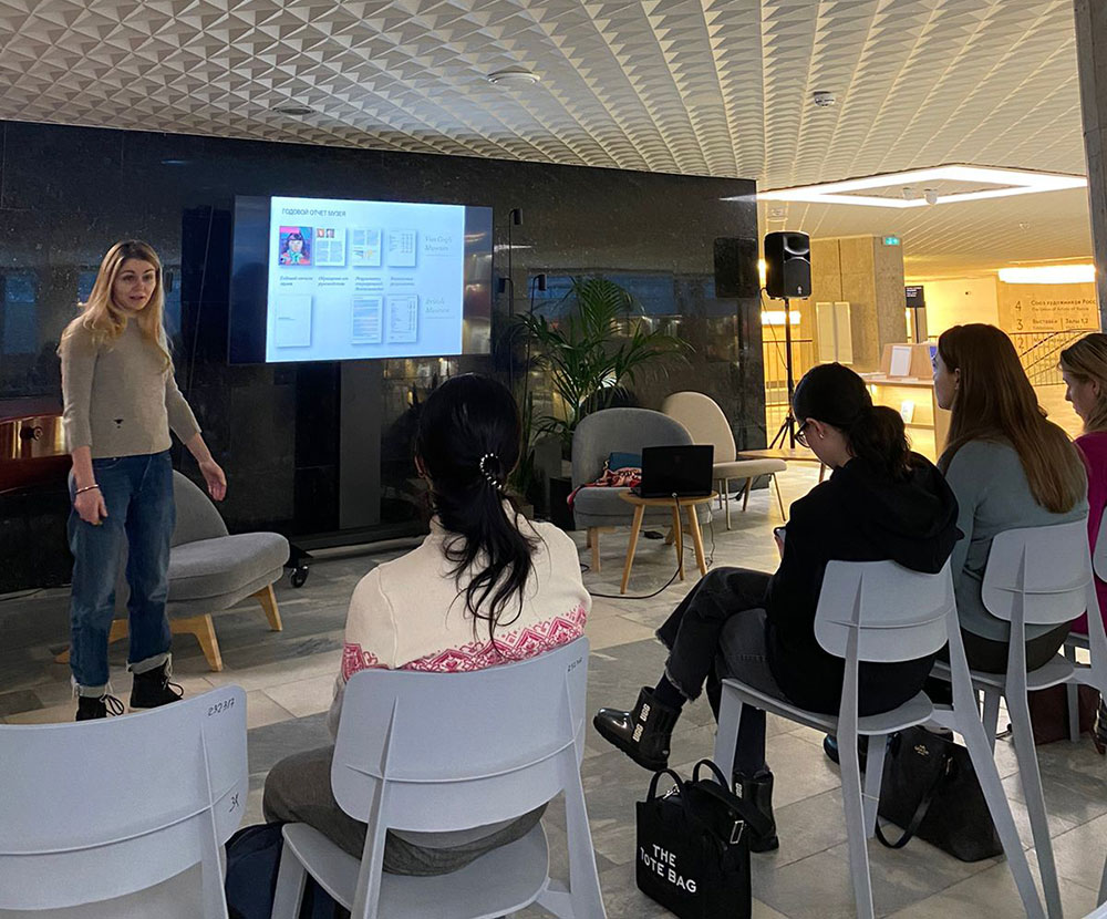 Лекция Елены Баклановой по экономике искусства в Книжной гостиной Третьяковки