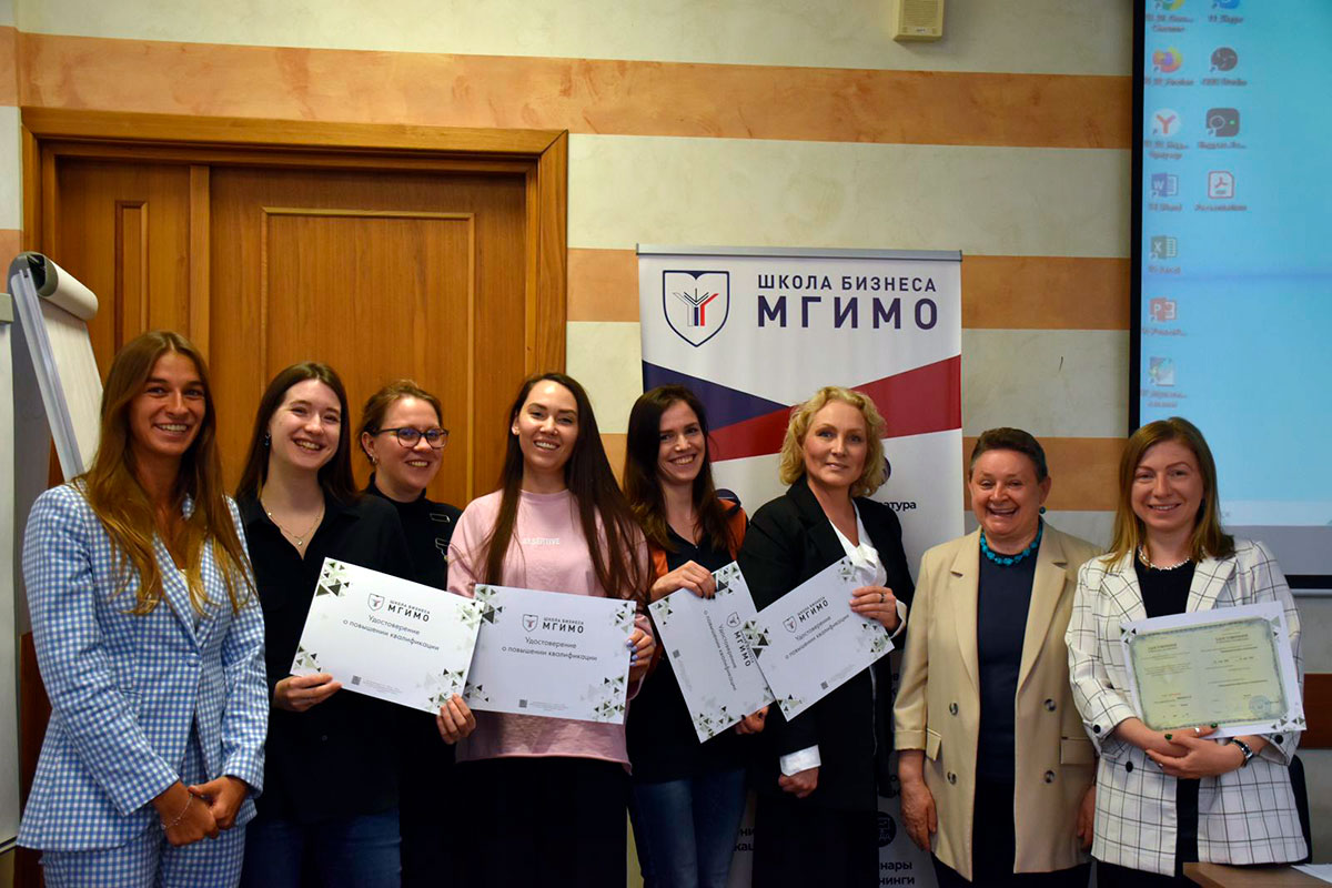 Сотрудники государственных ведомств получили удостоверения о повышении квалификации МГИМО