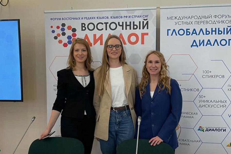Слушатели программы по синхронному переводу на «Глобальном диалоге»