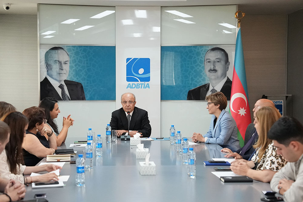 Студенты магистратуры «Спортивный менеджмент» МГИМО и Азербайджанской академии спорта получили студенческие билеты