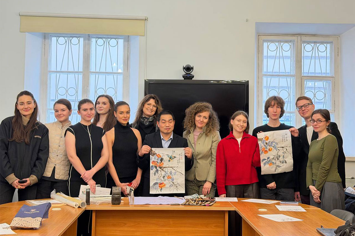 Мастер-класс от китайского художника Фэна Минфу для студентов магистратуры