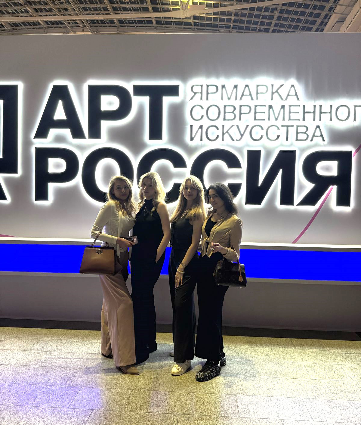 Студенты магистратуры на выставке «Арт Россия»