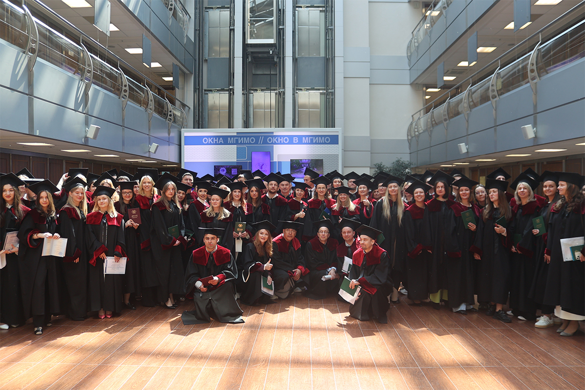 Выпускники Школы бизнеса получили дипломы