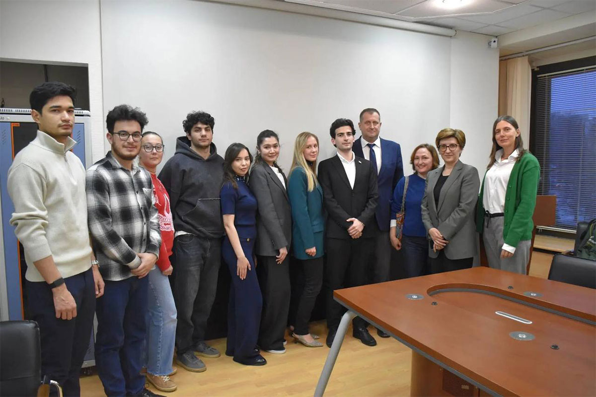 Проректор — студент: конструктивный диалог и обмен мнениями